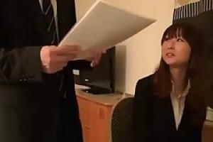 Японская горячая секретарь получает трахал ее роговой босса в номере отеля